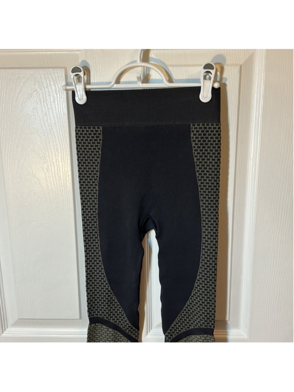 Lululemon size 4 about that base tights - Picture 6 of 8